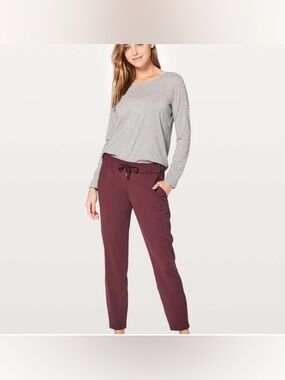 lululemon athletica On The Fly Pant 28” Redwood Size 4